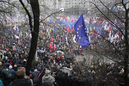 В Украине сторонники евроинтеграции провели шествие по центру столицы