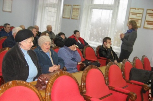 Под Слуцком пенсионерам прервали массовый просмотр фильма телеканала ОНТ (видео)