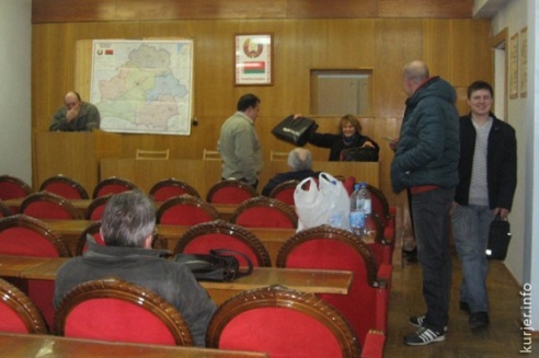 Под Слуцком пенсионерам прервали массовый просмотр фильма телеканала ОНТ (видео)