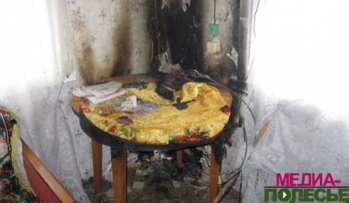 В Озернице неизвестные подожгли пустующий дом