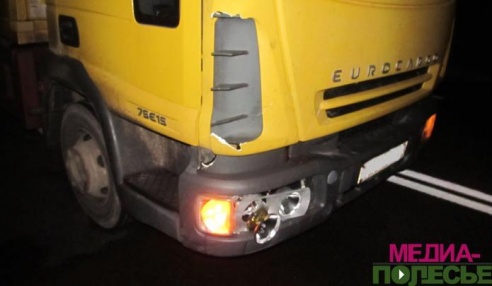 Пенсионер попал под колёса «Ивеко» в Лунинецком районе и погиб