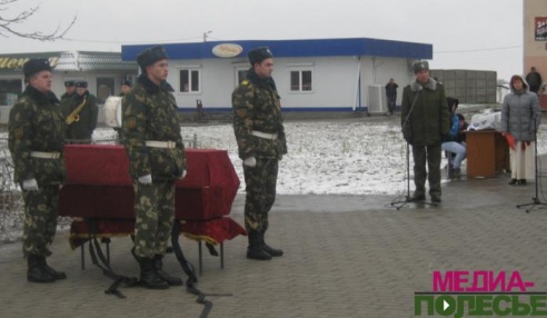 Церемония перезахоронения останков погибших воинов состоялась в Ольшанах