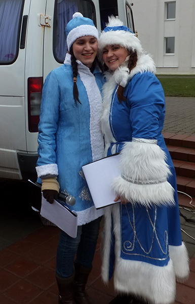 ВЕСЯЛІЛІ НА ПЛОШЧЫ НАРОД, КАБ ХУТЧЭЙ НАДЫШОЎ НОВЫ ГОД!