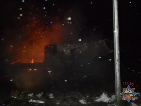 Из-за неосторожного курения в Рогачевском районе полностью сгорел дом, хозяин погиб (фото)