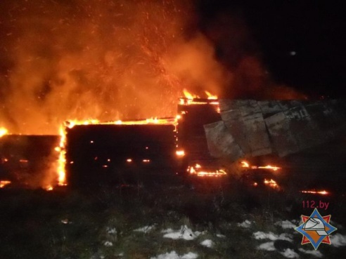 Из-за неосторожного курения в Рогачевском районе полностью сгорел дом, хозяин погиб (фото)