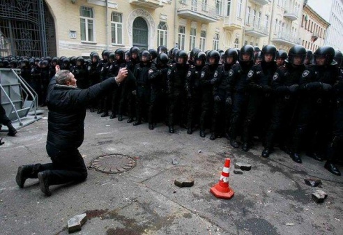 В Украине может быть введено чрезвычайное положение