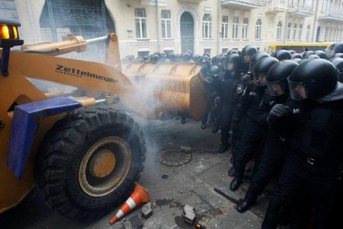 В Украине может быть введено чрезвычайное положение