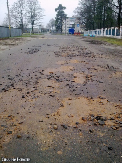 Фотофакт: как «отремонтировали» дорогу в Калинковичах