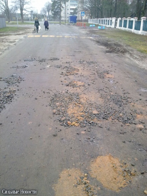 Фотофакт: как «отремонтировали» дорогу в Калинковичах