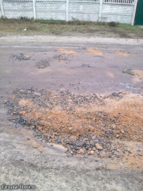 Фотофакт: как «отремонтировали» дорогу в Калинковичах