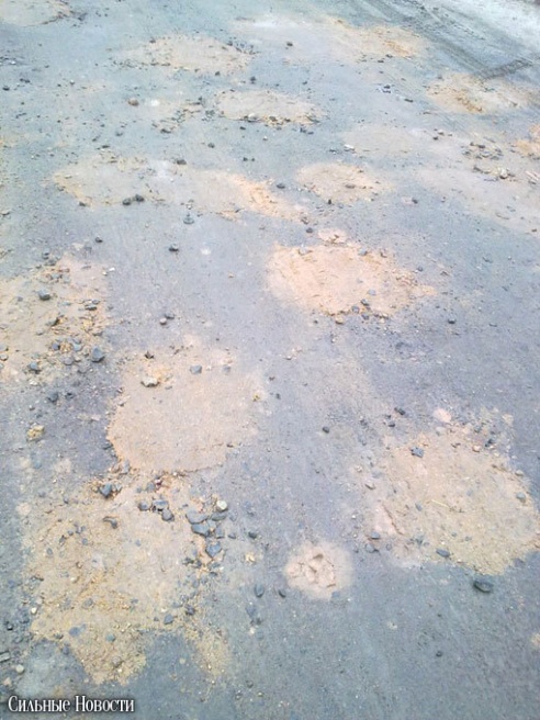 Фотофакт: как «отремонтировали» дорогу в Калинковичах