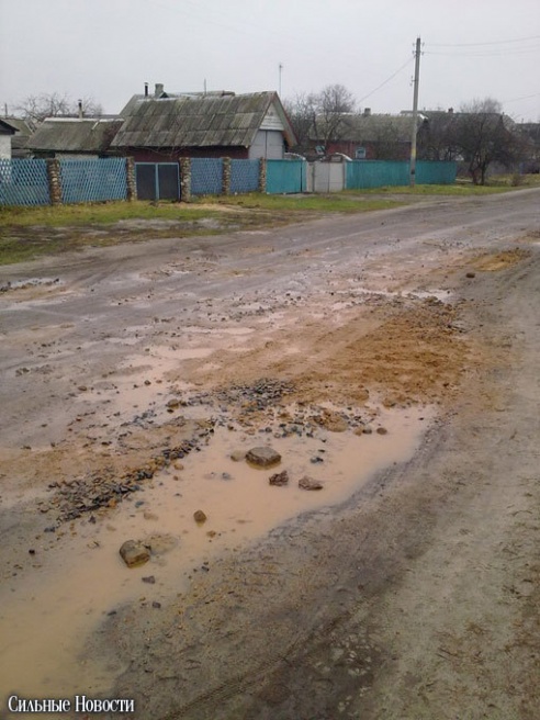 Фотофакт: как «отремонтировали» дорогу в Калинковичах