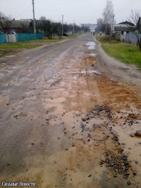 Фотофакт: как «отремонтировали» дорогу в Калинковичах