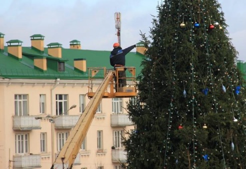 В Барановичах украсили главную елку