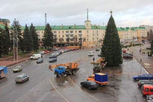 В Барановичах украсили главную елку