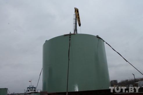 Как везут ловушку расплава для БелАЭС — фоторепортаж из речицкого порта