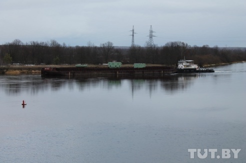 Как везут ловушку расплава для БелАЭС — фоторепортаж из речицкого порта