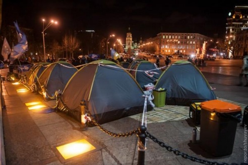 Евромайдан: Кличко ведет тысячи демонстрантов на штурм администрацию президента
