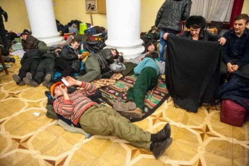 Евромайдан: Кличко ведет тысячи демонстрантов на штурм администрацию президента