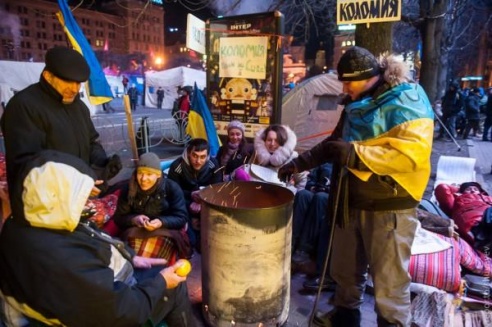 Евромайдан: Кличко ведет тысячи демонстрантов на штурм администрацию президента