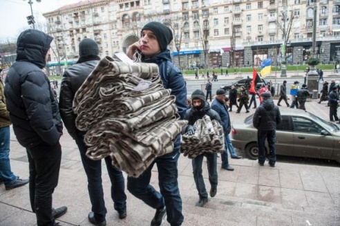 Евромайдан: Кличко ведет тысячи демонстрантов на штурм администрацию президента