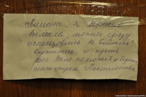 Горы прыпасаў, прыгажуні рэжуць бутэрброды — фотарэпартаж з кухні Еўрамайдану