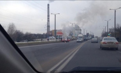 В Барановичах во время движения загорелся автомобиль