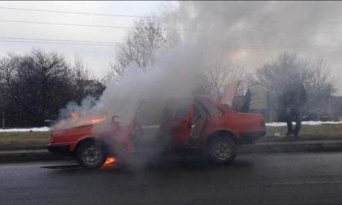 В Барановичах во время движения загорелся автомобиль