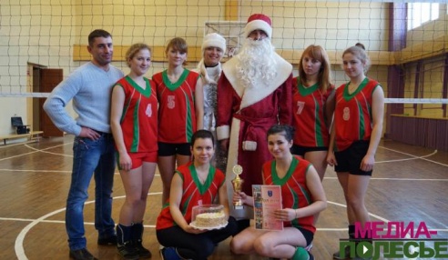 Лунинецкая волейбольная команда ГПТК - победитель турнира на призы Деда Мороза
