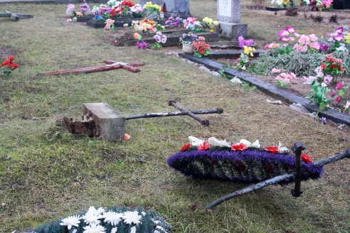 Здзек над памяццю ў Камаях