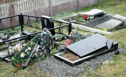 Здзек над памяццю ў Камаях