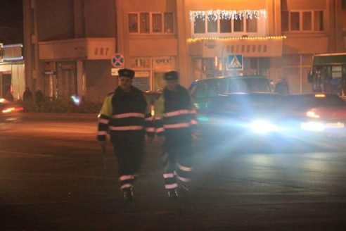 В Барановичах машины ГАИ и эвакуатор пригнали на площадь, чтобы «провести профилактику нарушений правил парковки»