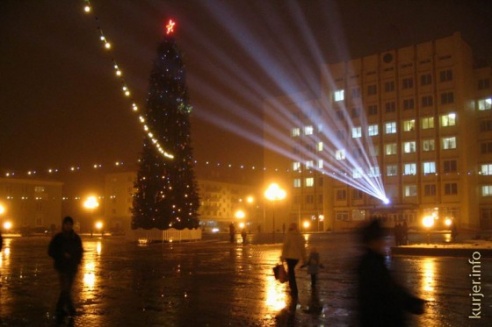 Праздничные ёлки и новогодняя погода последних 10 лет в Слуцке