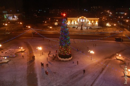 Праздничные ёлки и новогодняя погода последних 10 лет в Слуцке