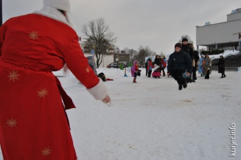 Праздничные ёлки и новогодняя погода последних 10 лет в Слуцке