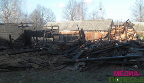 Пенсионер поджёг дом, в котором находился сын-инвалид, а также сарай и летнюю кухню в Лунинецком районе