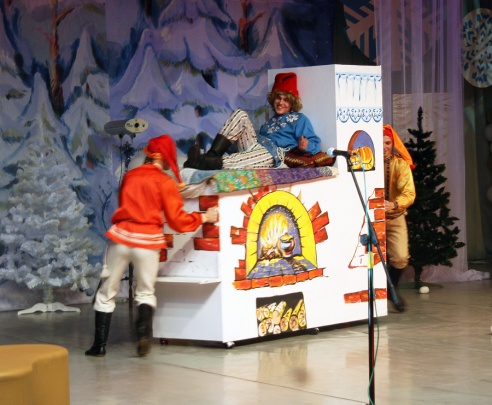 29 и 30 декабря на сцене поставского РДК показали музыкальную сказку «По щучьему велению» (фоторепортаж)