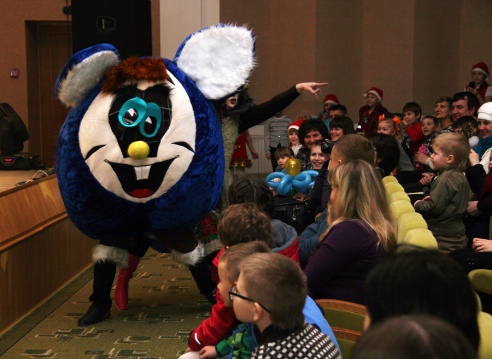 29 и 30 декабря на сцене поставского РДК показали музыкальную сказку «По щучьему велению» (фоторепортаж)