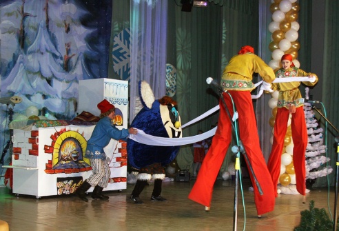 29 и 30 декабря на сцене поставского РДК показали музыкальную сказку «По щучьему велению» (фоторепортаж)