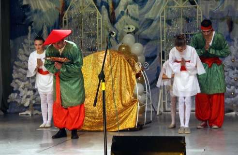 29 и 30 декабря на сцене поставского РДК показали музыкальную сказку «По щучьему велению» (фоторепортаж)