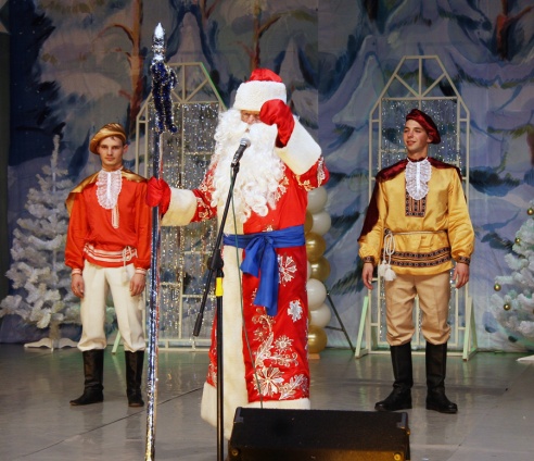 29 и 30 декабря на сцене поставского РДК показали музыкальную сказку «По щучьему велению» (фоторепортаж)