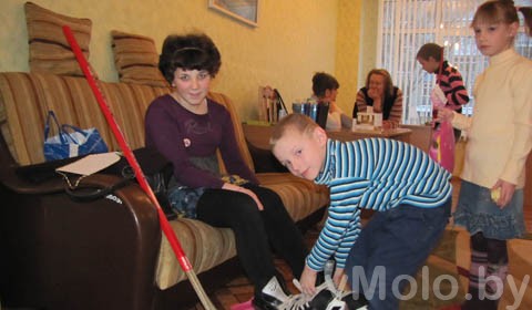 Хоккейная команда «Ледовые пингвины» посетила детский приют