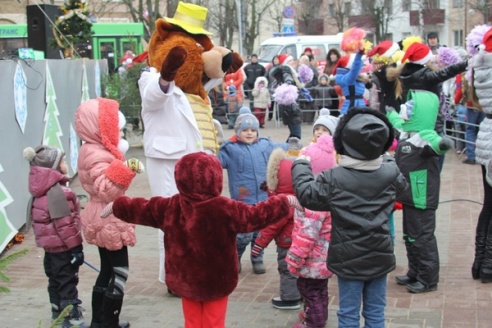 В Новый год праздничные мероприятия развернулись у главной елки города