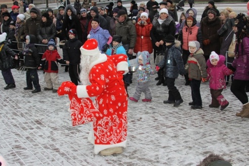 В Новый год праздничные мероприятия развернулись у главной елки города