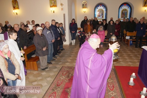 К Рождеству огонь из Вифлеема доставили в Гомель (фото)