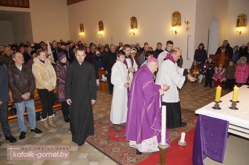 К Рождеству огонь из Вифлеема доставили в Гомель (фото)