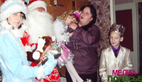 110 детей в Лунинецком районе получили подарки к Новому году от Красного Креста