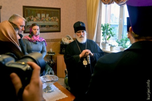 Во время своего визита в Слуцк Владыка Павел освятил место строительства храма