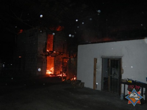 В Речицком районе сторож сжёг гаражный бокс бывшего асфальтного завода (фото)