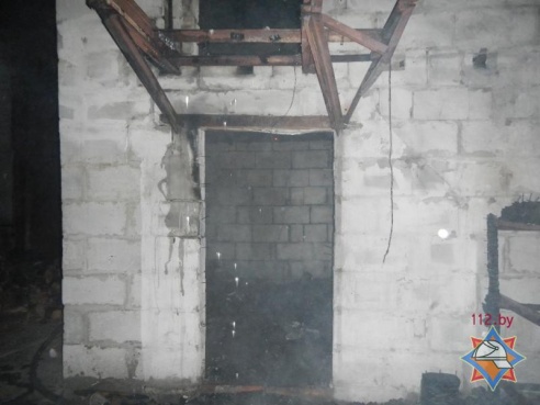 В Речицком районе сторож сжёг гаражный бокс бывшего асфальтного завода (фото)